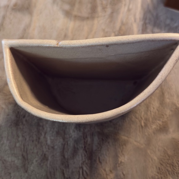 𝐕𝐀𝐒𝐄 𝐒𝐄𝐓 𝐁𝐄𝐀𝐔𝐓𝐈𝐅𝐔𝐋𝐋𝐘 𝐌𝐀𝐃𝐄-𝐒𝐈𝐆𝐍𝐀𝐓𝐔𝐑𝐄 & 𝐃𝐀𝐓𝐄 𝐎𝐍 𝐁𝐎𝐓𝐓𝐎𝐌 - Picture 2 of 9